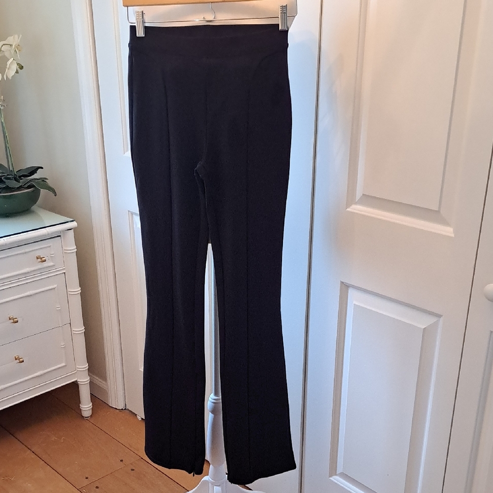 NWOT ALO Womens Flutter Flare Yoga/Athletic/Athleisure High-Rise‎ Black Pants SM